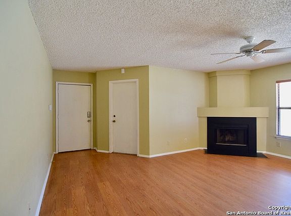 4th image of 15567 Knollglade