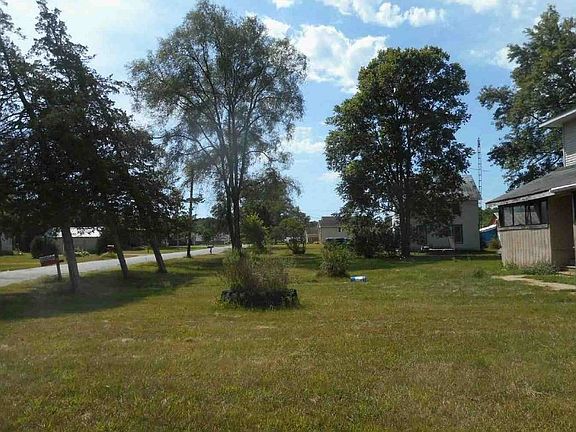 Exterior Neighborhood (street photo)