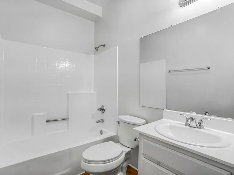 Highland Villa Apartments — Photo 3