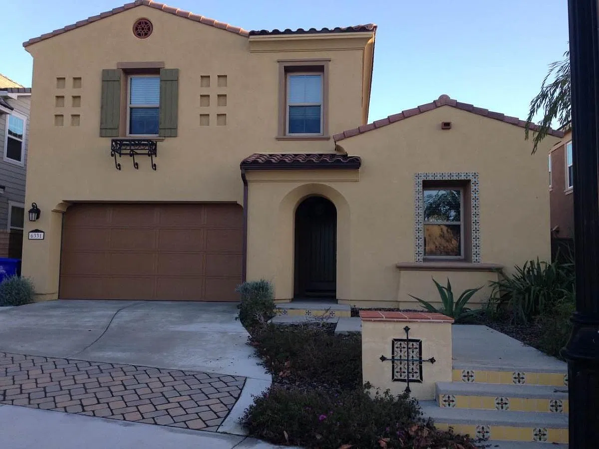 4 bed, 2827 sqft, $7,000 — Photo 1
