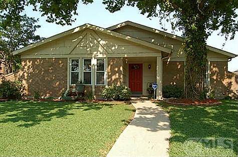 4th image of 3110 Castle Rock Ln