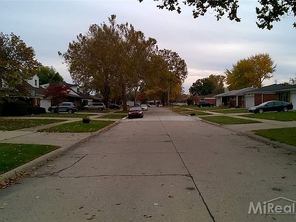 2nd image of 30572 Newport Dr
