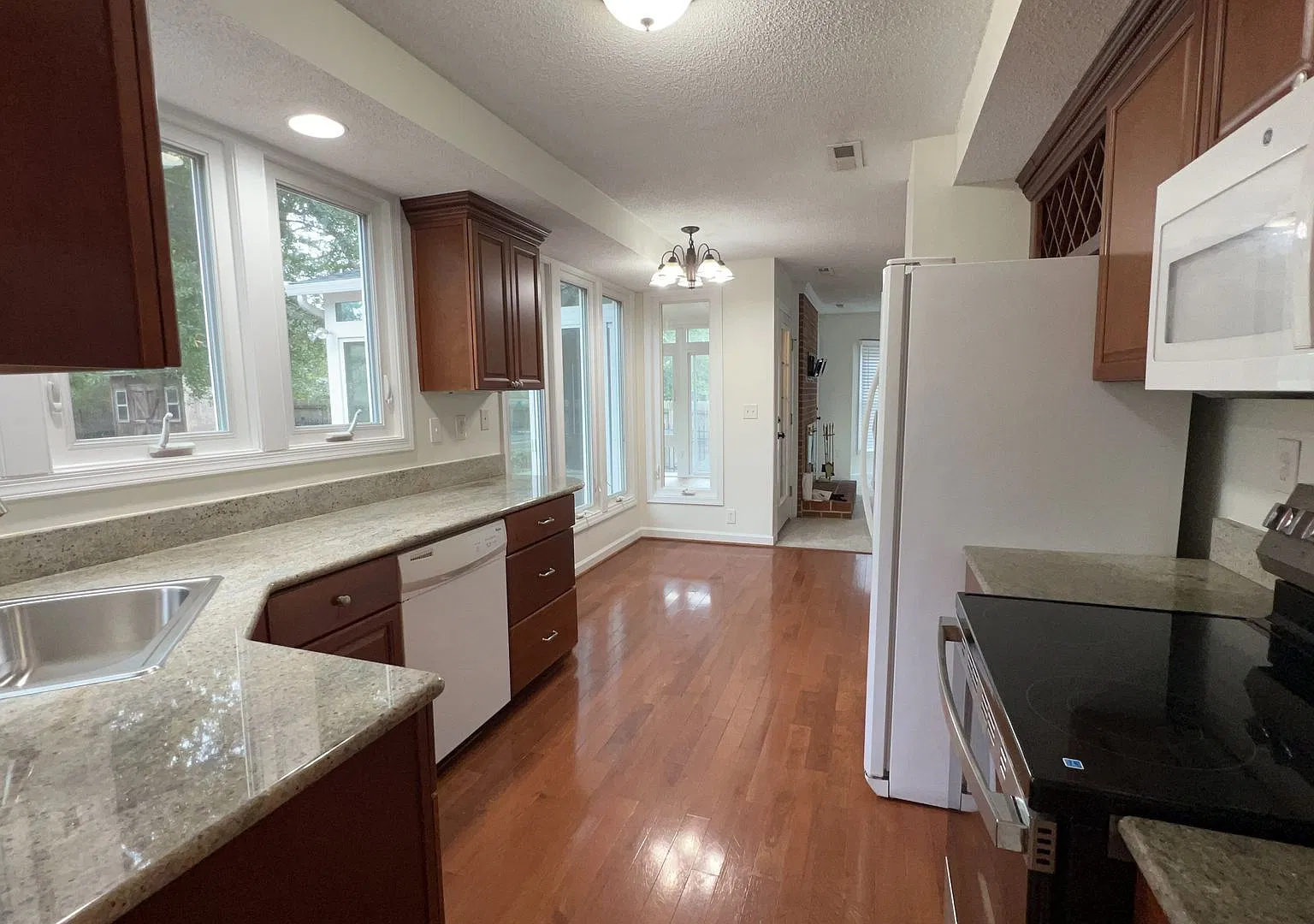 Spacious 4-Bedroom Home with Sunroom! — Photo 3