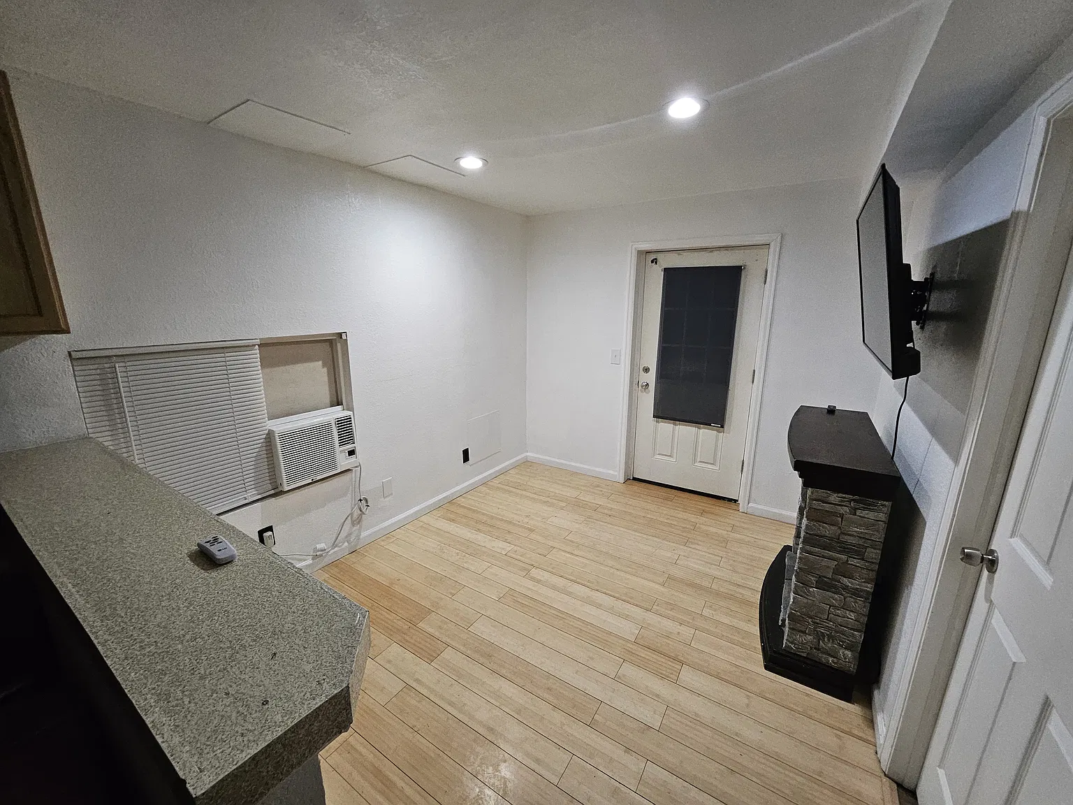 1650 Ingalls St — Photo 2