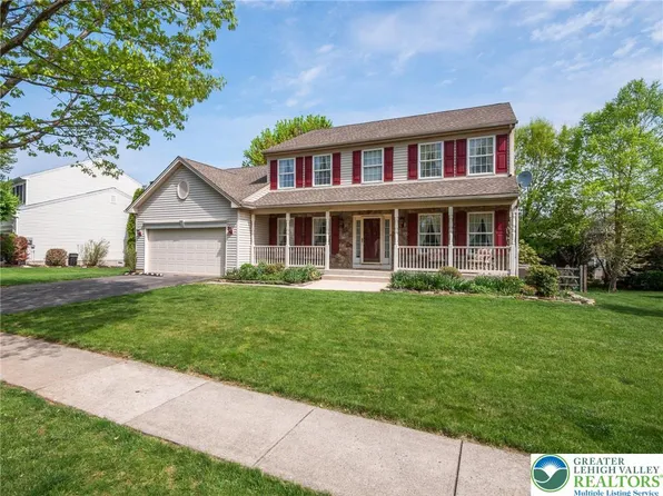 2640 Fieldview Dr, Macungie, PA 18062
