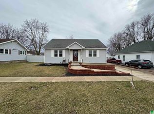 119 W Maple St, Lawton, IA 51030