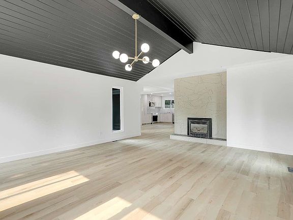 3rd image of 869 Gale Dr