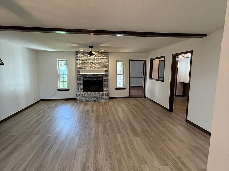2517 Larkspur Ln — Photo 3