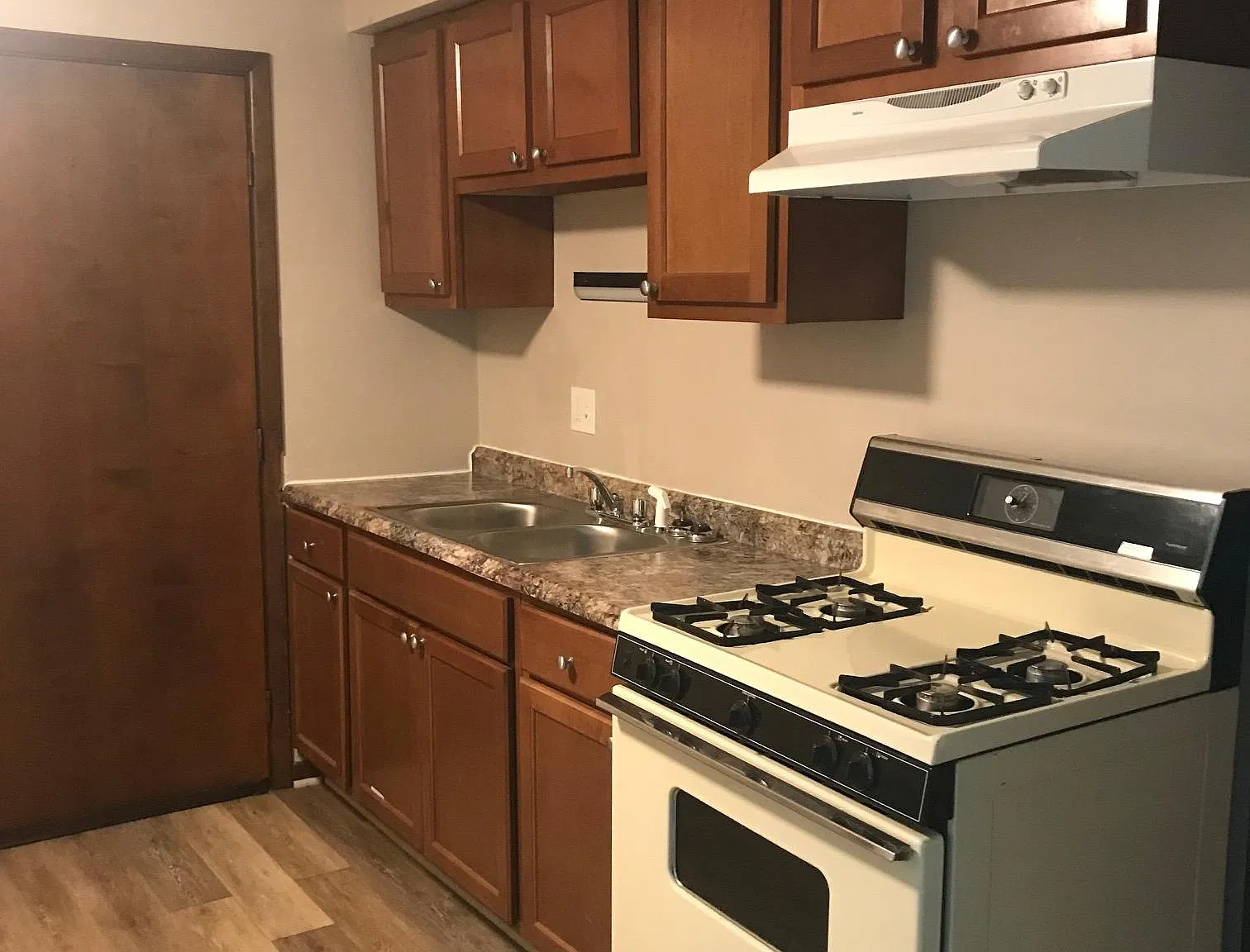 1 bed, 600 sqft, $950 — Photo 2