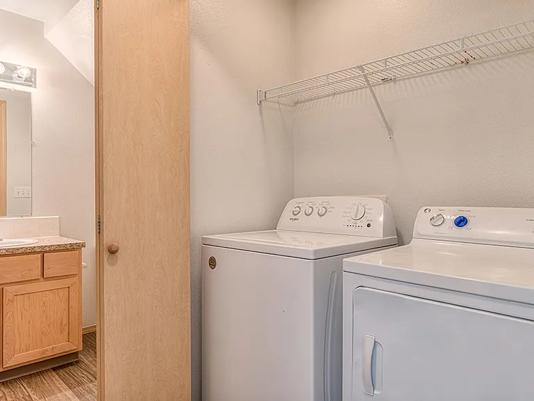 Highly sought after 1,2,3-bedroom flat and townhome apartments — Photo 37