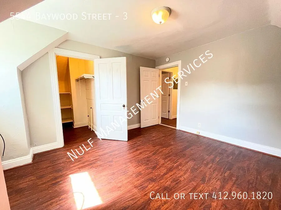 Updated 3 bed, 2 bath Apartment in Highland Park — Photo 3