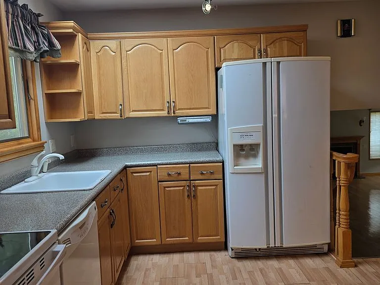 812 Leeds Ln — Photo 17