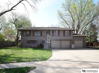14911 Z Cir, Omaha, NE 68137