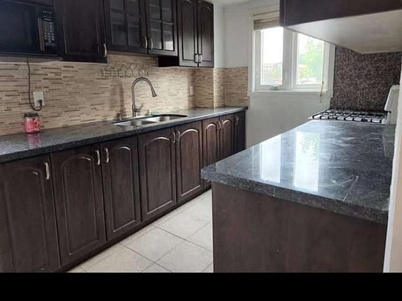 2nd image of 1 Dutch Cres N