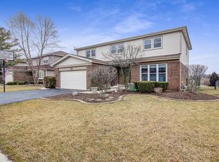 596 Applegate Ln, Lake Zurich, IL 60047
