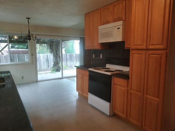 kitchen, breakfast area & sliding door to back yard