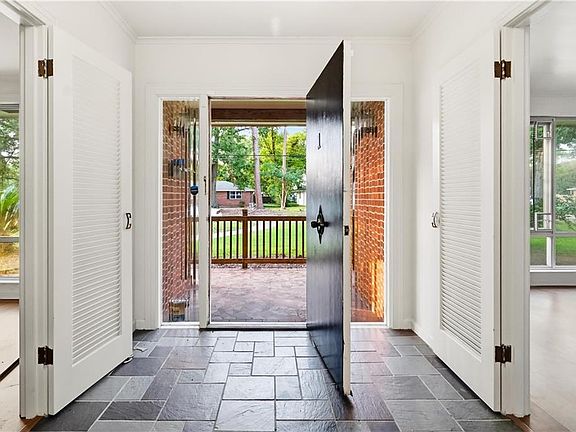 4th image of 3131 Pershing Ave