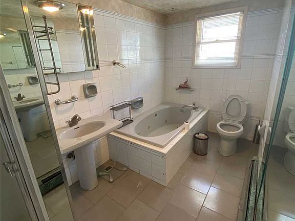 3rd image of 14-24 156th St #2