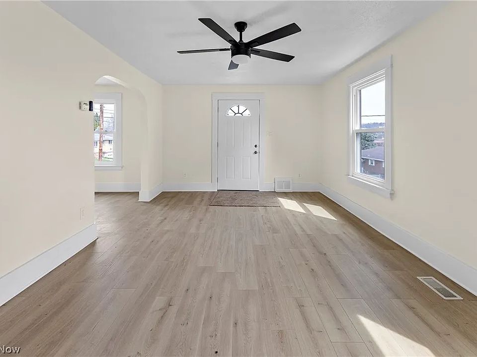 1st image of 317 Bennett Dr