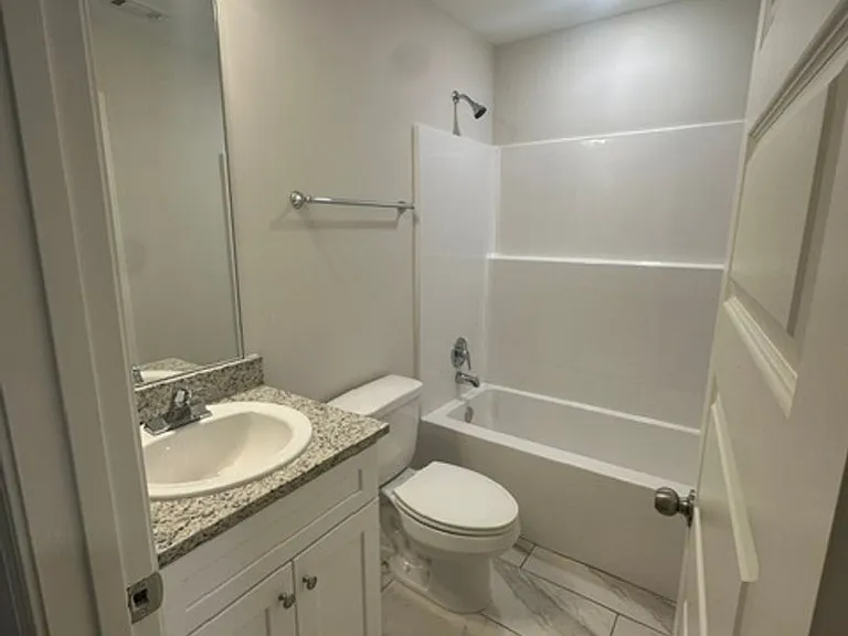 444 Country Club Dr — Photo 13