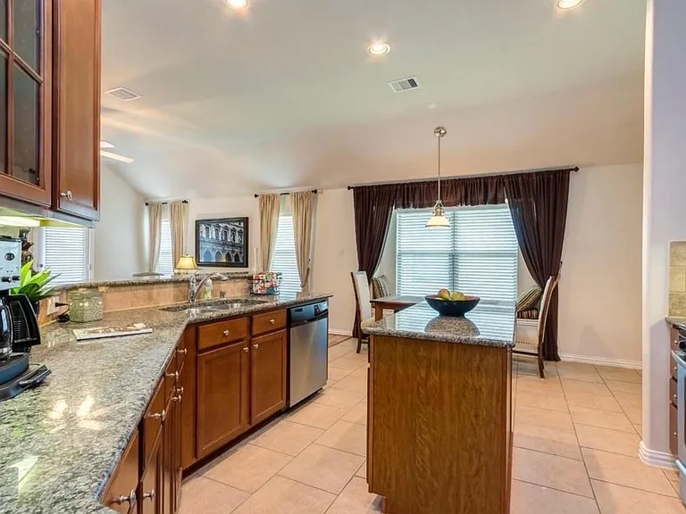 2822 Lockeridge Cove Dr — Photo 7