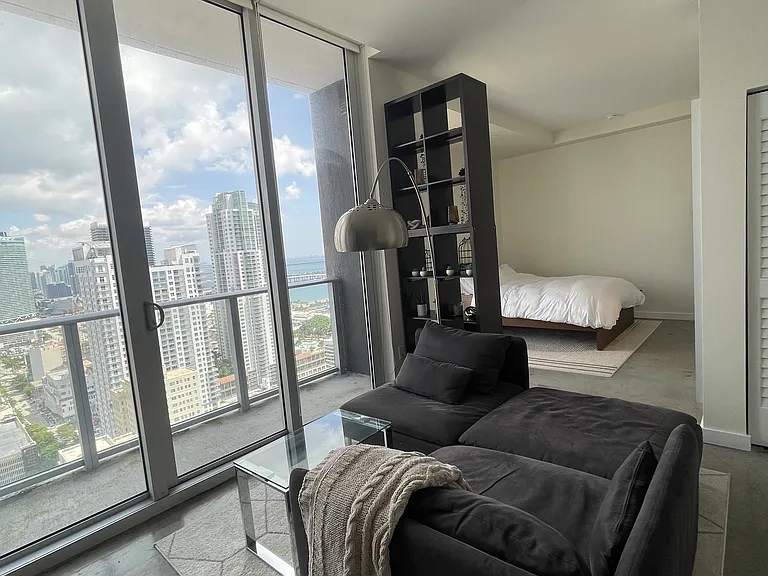 151 SE 1st St #Penthouse 06 — Photo 5