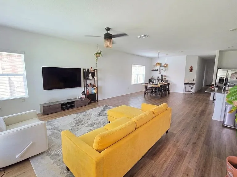 208 Wolf Springs Rd — Photo 5