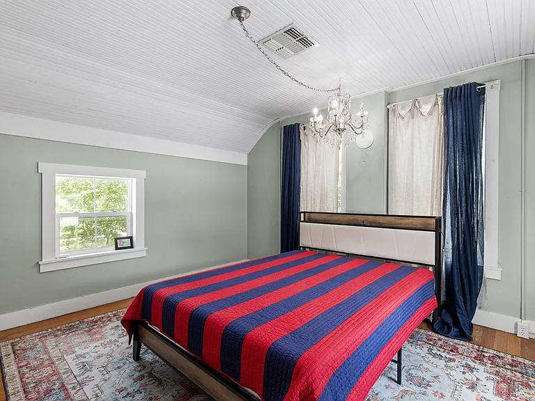 605 W Schubert St — Photo 16
