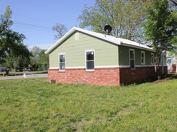 Large side yard and small back yard.