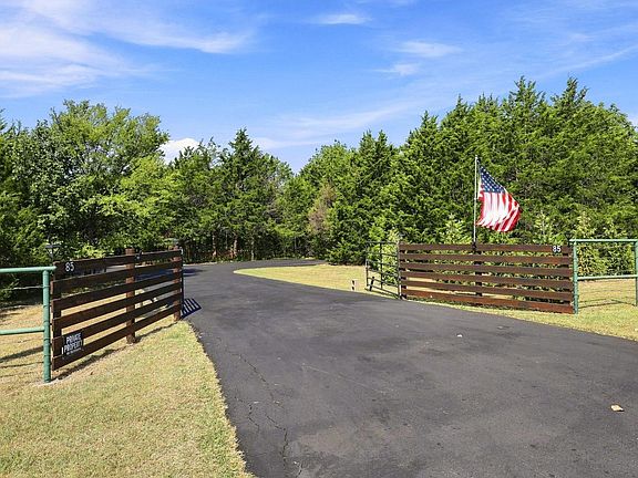 5th image of 85 County Rd