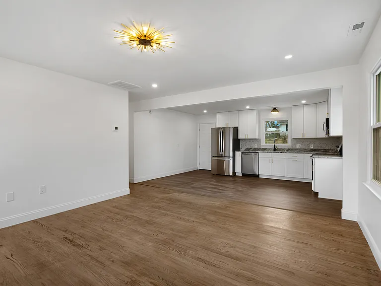 7 Browndale Rd — Photo 3