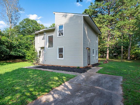 3rd image of 210 Larchwood Dr