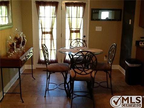 3rd image of 1712 Leaf Ln