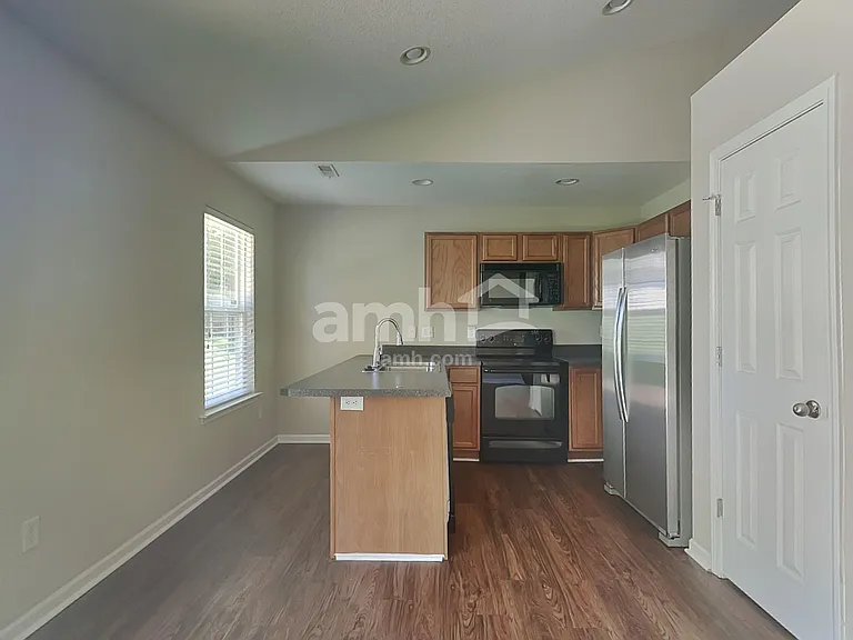 824 N Mossy Rock Rd — Photo 3