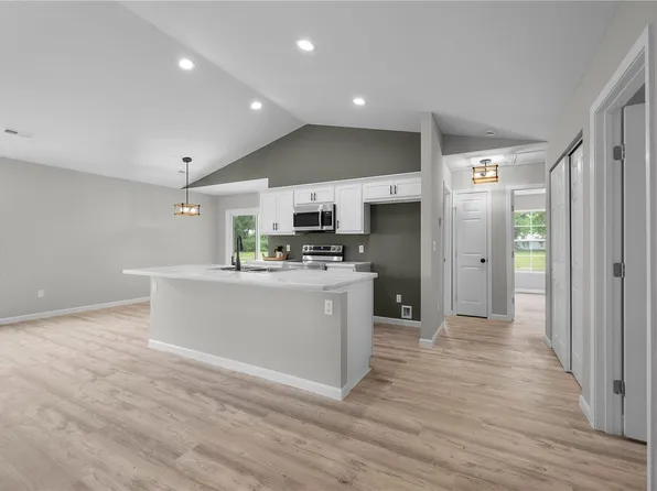 901 Horine Rd, Festus, MO 63028