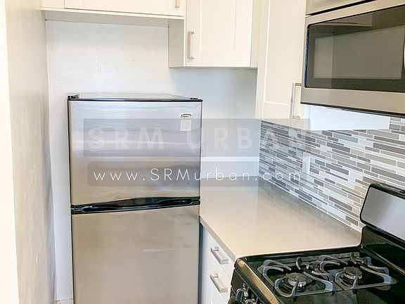 3rd image of 2027 Front St APT 10