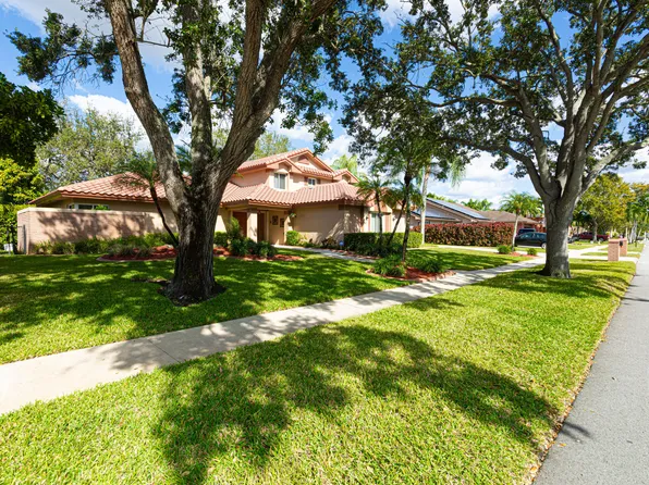 19921 NW 4th Street, Pembroke Pines, FL 33029