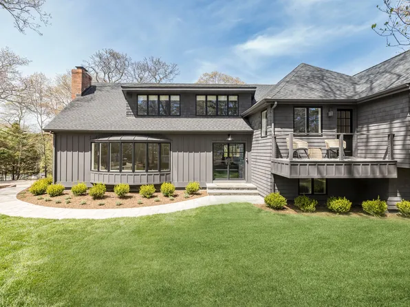 25 White Oak Ln, Southampton, NY 11968