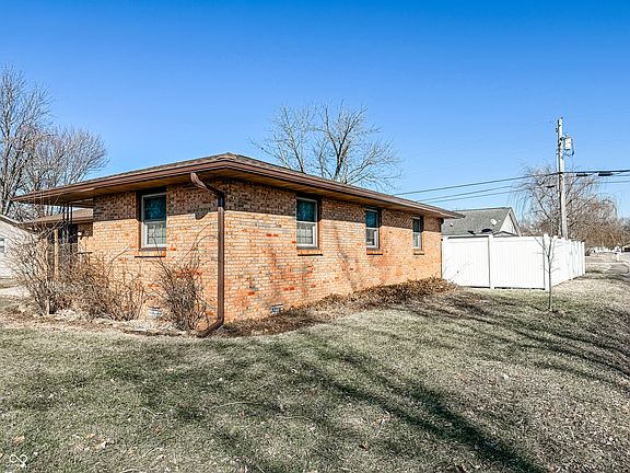 4th image of 829 Maplewood Dr