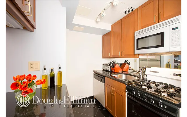 Sold by Douglas Elliman | media 10