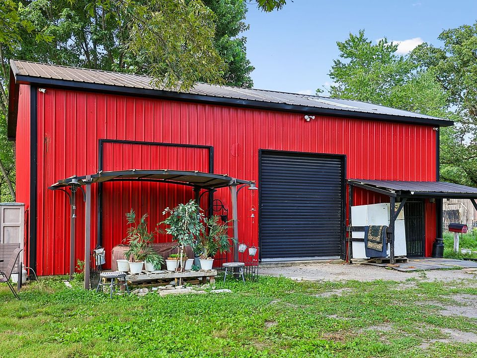 1st image of 206 Louis Perry Ln