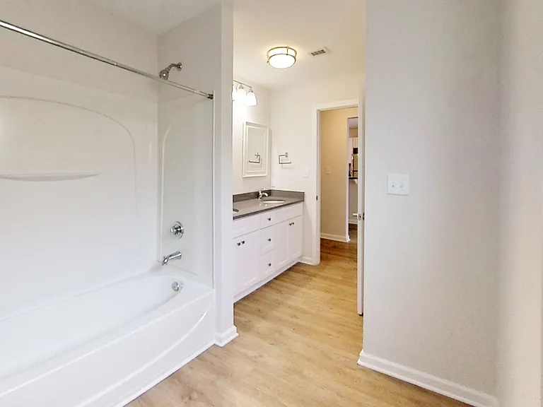 Carolina Heights — Photo 14
