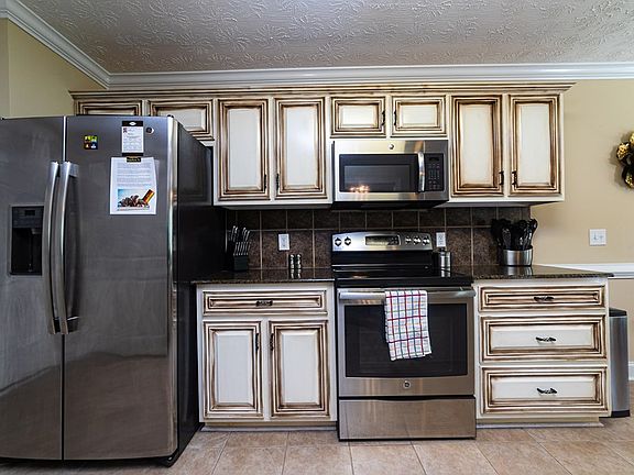 4th image of 252 Lee Road 2140