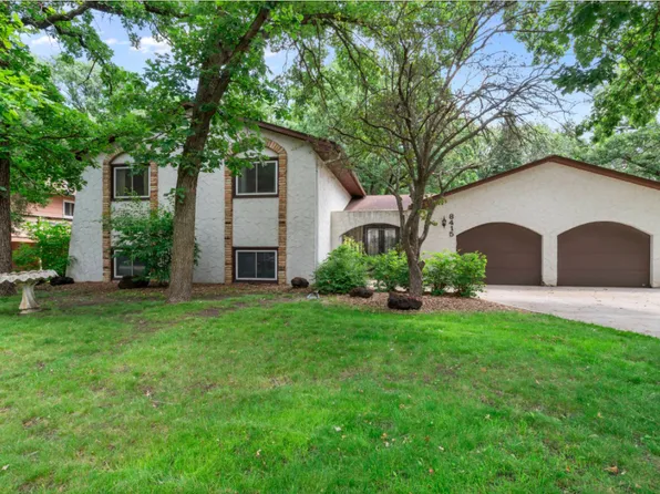 8415 Knollwood Dr, Mounds View, MN 55112