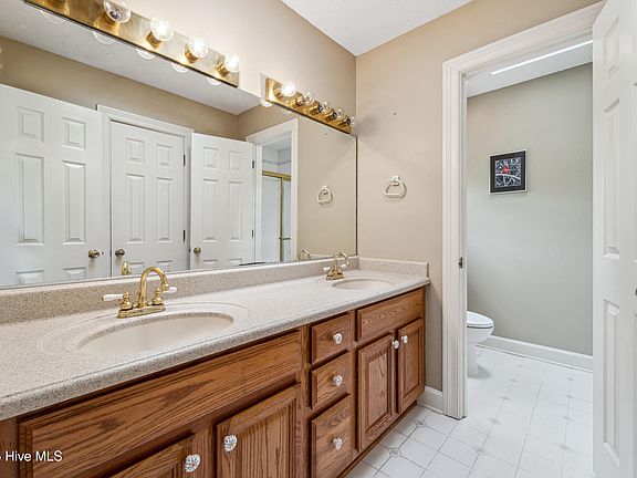 4th image of 300 Maplewood Drive
