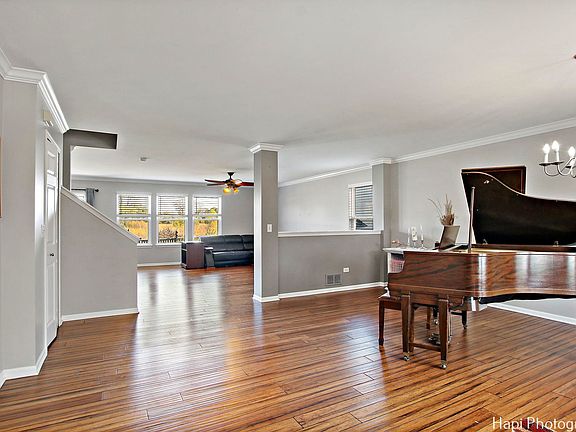 4th image of 315 Hawthorn Ln