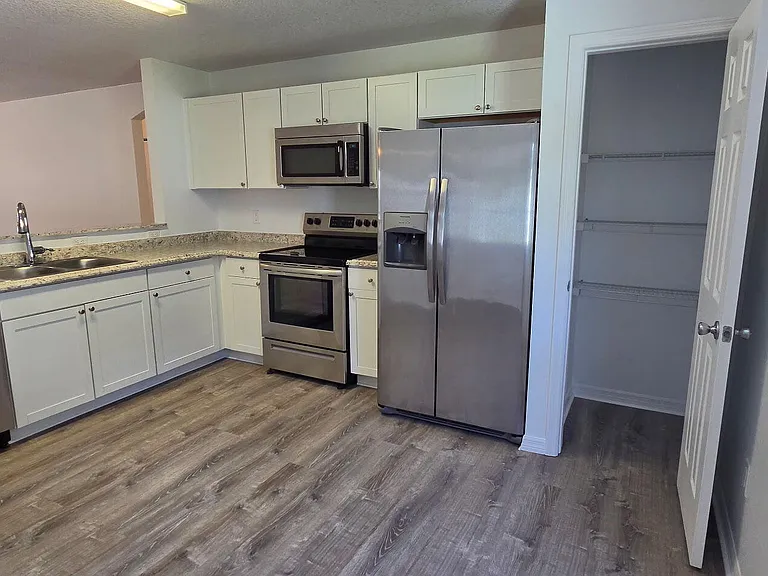 2135 19th Ave SW — Photo 4