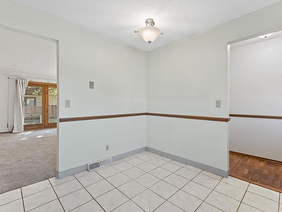 4th image of 5736 Cambridge CIRCLE