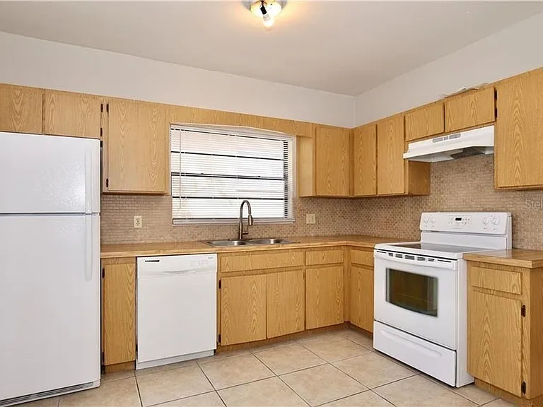 702 S Summerlin Ave #B — Photo 5