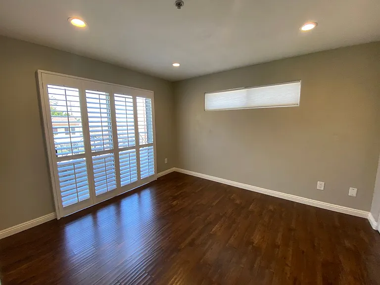 11038 Camarillo St #18 — Photo 14